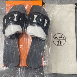SOLD SOLD SOLDHermes aloha sandals